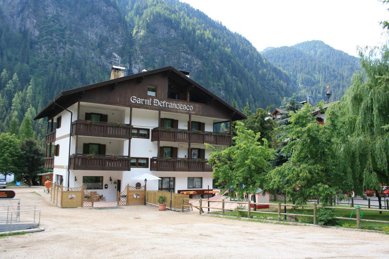 Garni Defrancesco Hotell Campitello di Fassa Eksteriør bilde