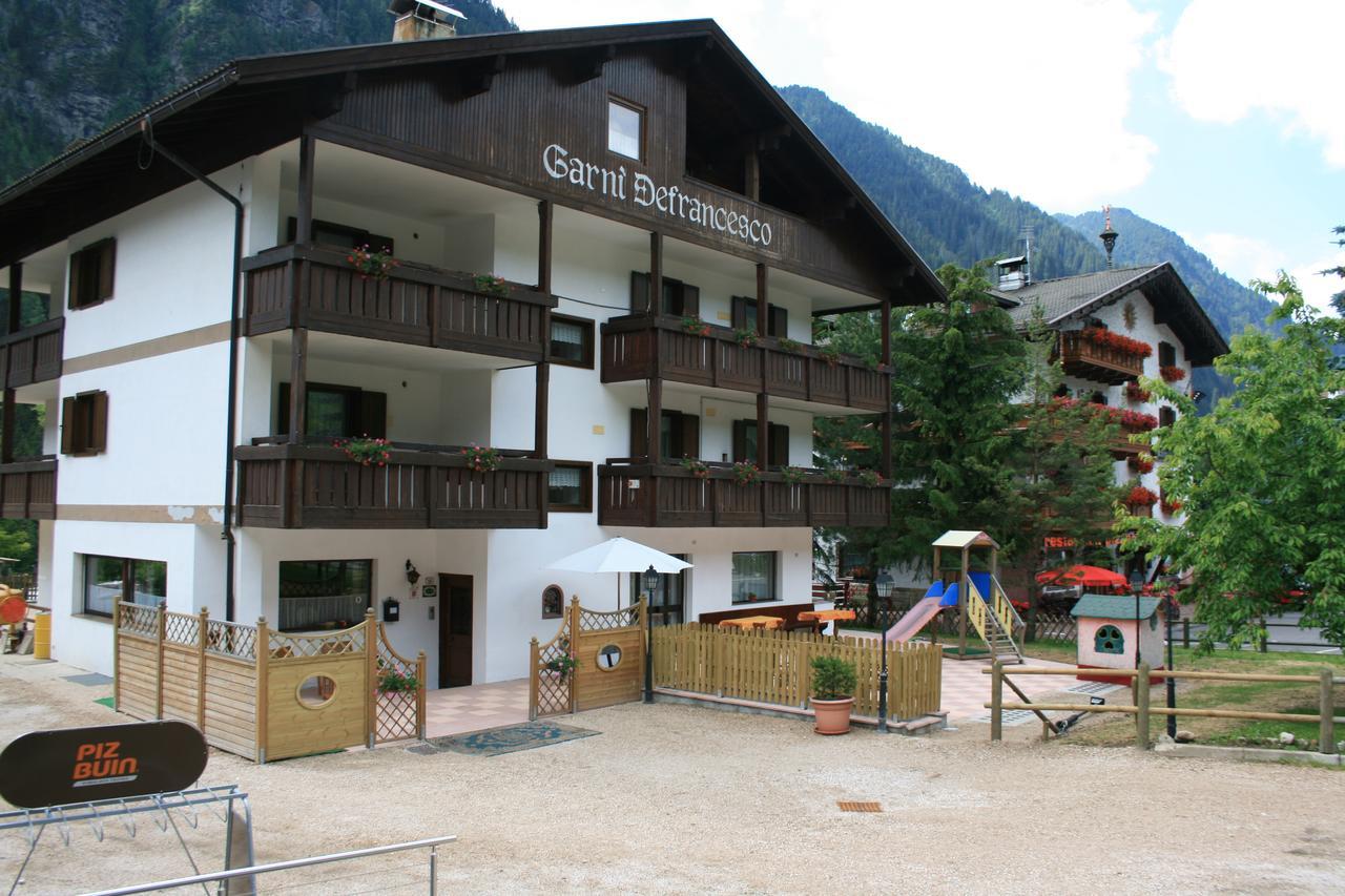 Garni Defrancesco Hotell Campitello di Fassa Eksteriør bilde